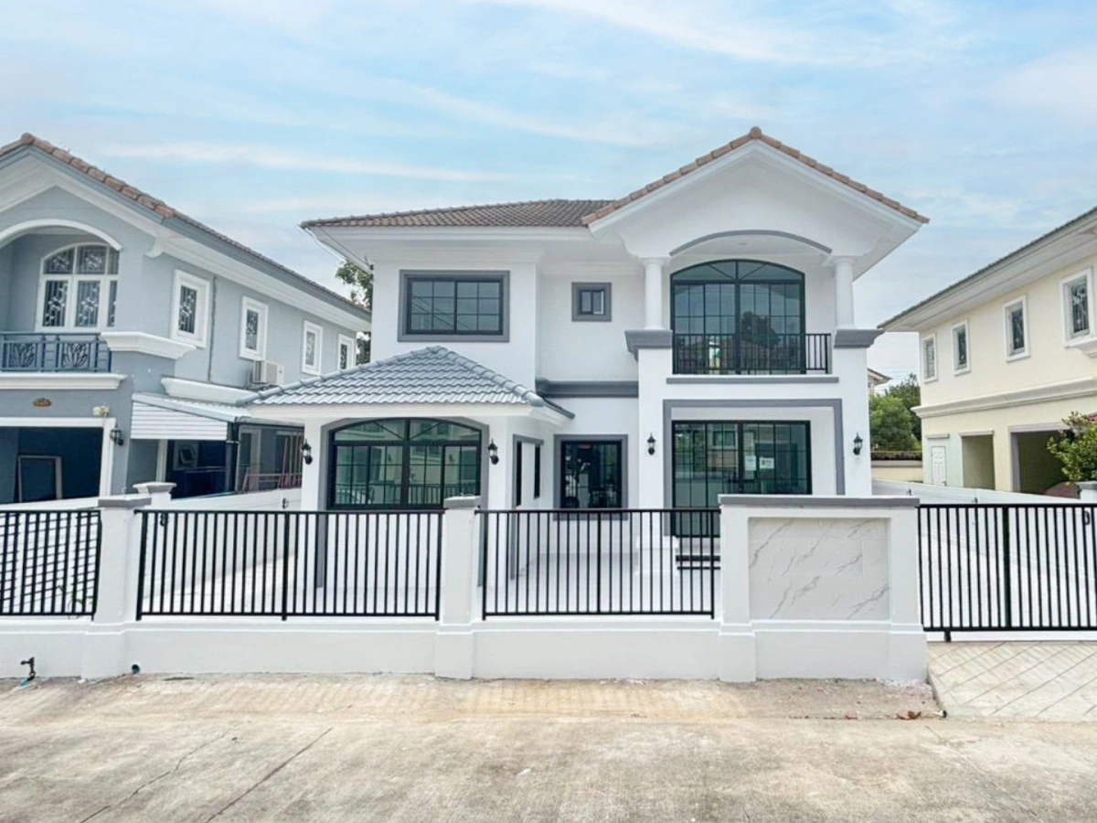 คุ้มที่สุดในโซน บ้านเดี่ยวภัสสร 3 รีโนเวทใหม่ 4 ห้องนอน พื้นที่เยอะ 52 ตร.ว. เพียง 3.89 ล้าน ได้พื้นที่ใช้สอยจุใจ 200 ตร.ม. ฟังก์ชันครบ 3 น้ำ 2 จอด สำหรับครอบครัวใหญ่ ดีลเด็ดทำเลทอง